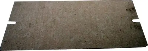 Wärmedämmung für Heiztechnik, geeignet für Wolf Produkte. Flacher, rechteckiger Panel mit Ausschnitten an den Seiten, aus einem robusten Material gefertigt.